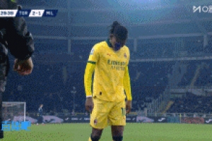 半小时伤退！莱奥射门后出现受伤情况，被里奇换下